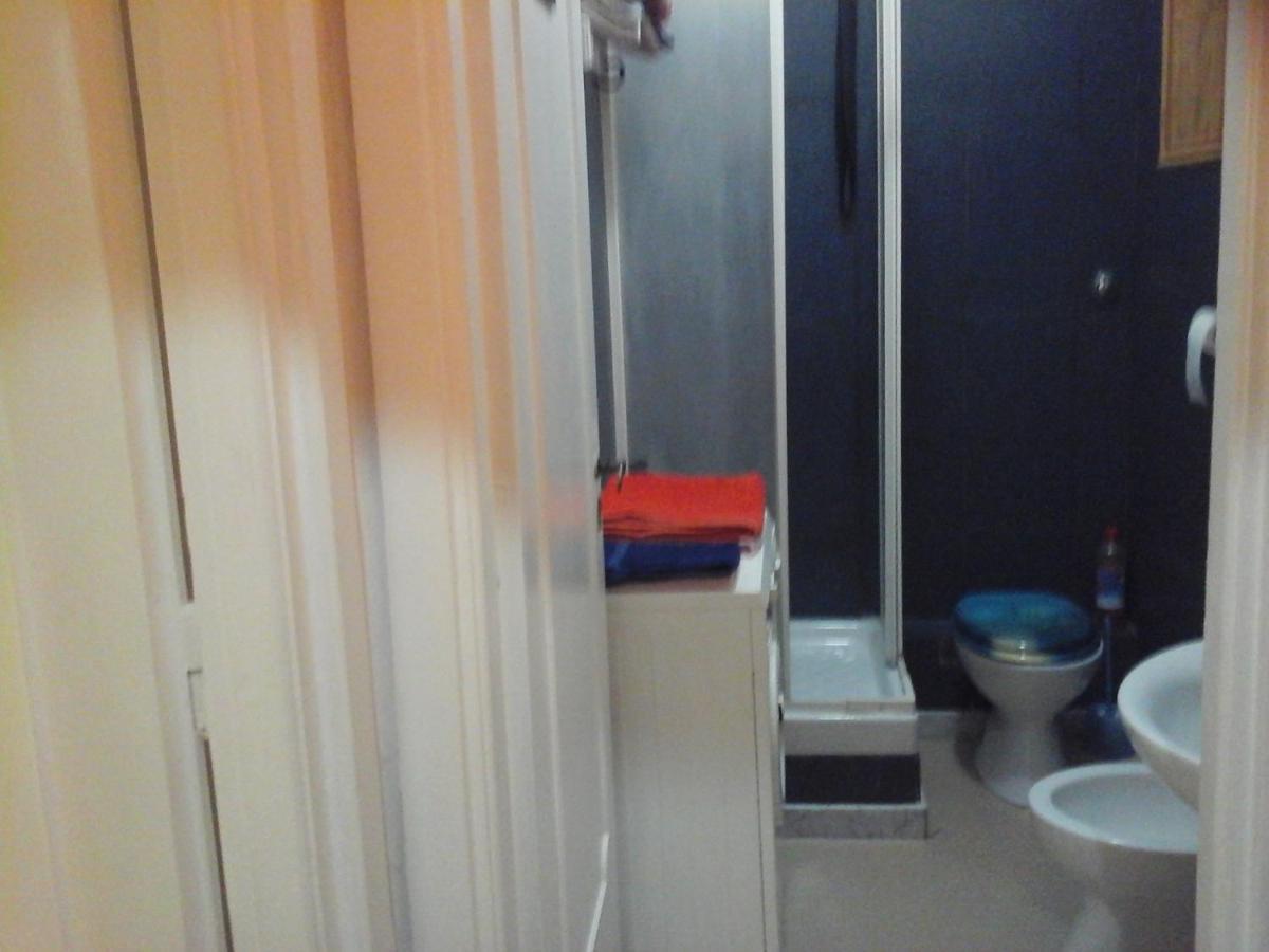 B&B Near Metro' Central Line - Only Wc In The Rooms 15 Minutes To Termini Station 20 To Spagna Square - In The Night Bus Rom Eksteriør billede