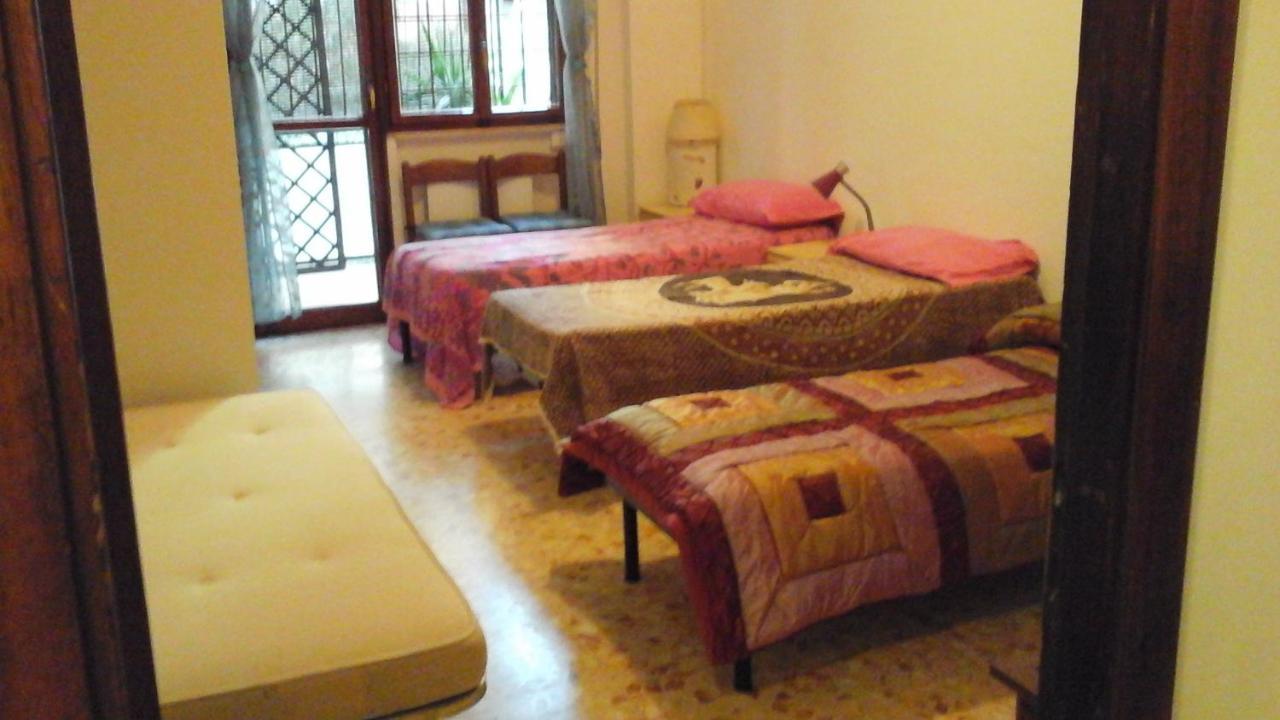B&B Near Metro' Central Line - Only Wc In The Rooms 15 Minutes To Termini Station 20 To Spagna Square - In The Night Bus Rom Eksteriør billede